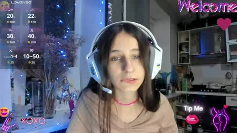 Snapshot of _nika_kik chatting on November 17, 4:13 pm Nika online show from November 17, 4:13 pm