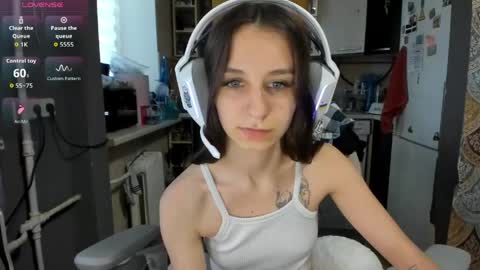 Snapshot of _nika_kik chatting on May 14, 3:41 pm Nika online show from May 14, 3:41 pm