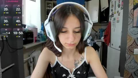 Snapshot of _nika_kik chatting on May 15, 10:22 am Nika online show from May 15, 10:22 am