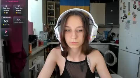 Snapshot of _nika_kik chatting on June 8, 3:01 pm Nika online show from June 8, 3:01 pm