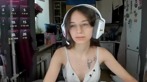 Snapshot of _nika_kik chatting on June 26, 9:57 am Nika online show from June 26, 9:57 am