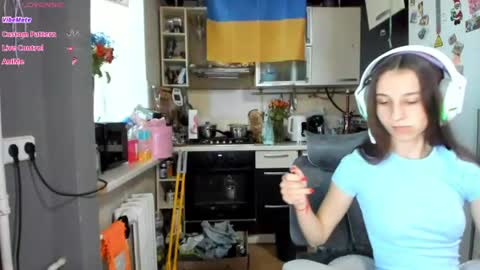 Snapshot of _nika_kik chatting on July 1, 3:01 pm Nika online show from July 1, 3:01 pm