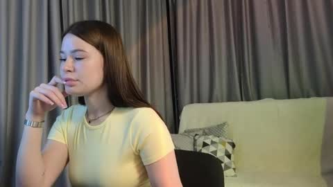 Snapshot of _nikol_cute_ chatting on June 1, 1:29 am _nikol_cute_ online show from June 1, 1:29 am