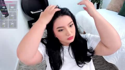 Snapshot of _nina_sweet chatting on November 7, 12:05 pm online show from November 7, 12:05 pm