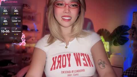 Snapshot of _nippleticklexxx chatting on September 25, 5:05 pm Lily online show from September 25, 5:05 pm