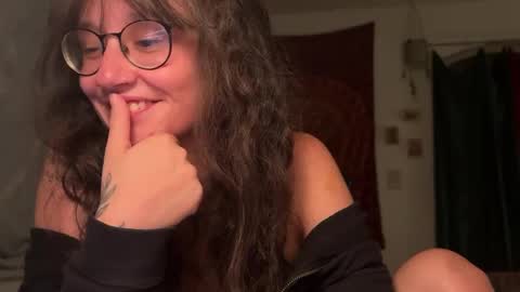 Snapshot of _nyxo chatting on May 11, 9:12 pm Mila online show from May 11, 9:12 pm