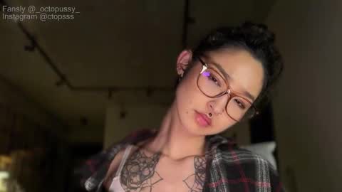 Snapshot of _octopussy_ chatting on March 31, 12:34 am Mikayla online show from March 31, 12:34 am