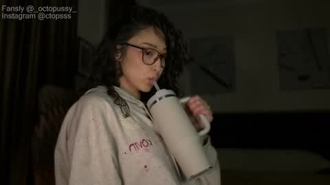 Snapshot of _octopussy_ chatting on April 15, 10:43 pm Mikayla online show from April 15, 10:43 pm