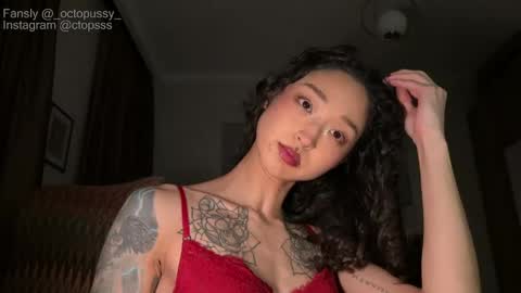 Snapshot of _octopussy_ chatting on April 19, 10:45 pm Mikayla online show from April 19, 10:45 pm