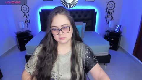 Olivia jones online show from November 8, 1:55 pm