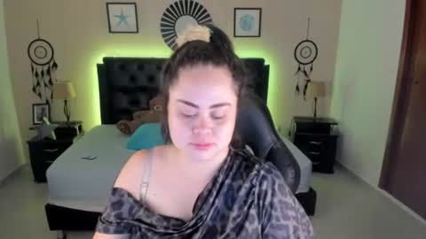 Snapshot of _oliviajoness chatting on June 25, 12:09 pm Olivia jones online show from June 25, 12:09 pm