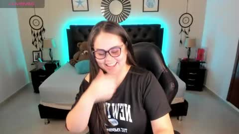Snapshot of _oliviajoness chatting on July 6, 2:47 pm Olivia jones online show from July 6, 2:47 pm