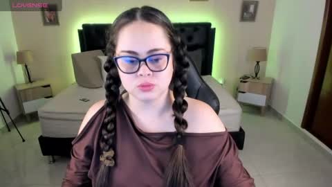 Snapshot of _oliviajoness chatting on July 13, 12:19 pm Olivia jones online show from July 13, 12:19 pm