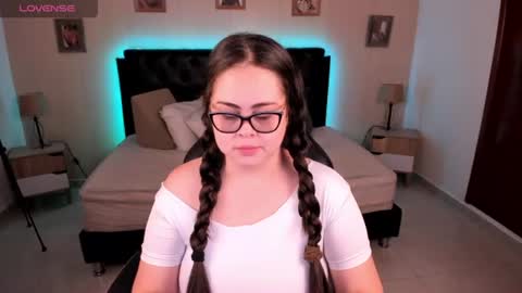 Snapshot of _oliviajoness chatting on July 25, 12:03 pm Olivia jones online show from July 25, 12:03 pm
