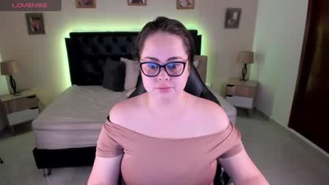 Snapshot of _oliviajoness chatting on August 3, 12:54 pm Olivia jones online show from August 3, 12:54 pm