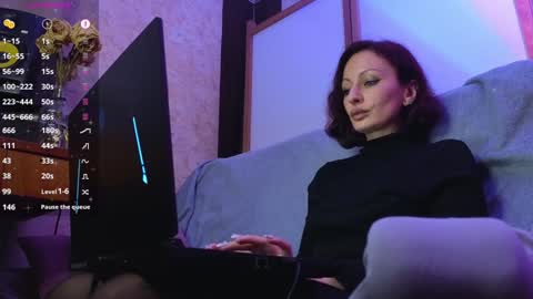 Snapshot of _owner_ chatting on December 27, 6:10 pm The Supreme Goddess Rose online show from December 27, 6:10 pm