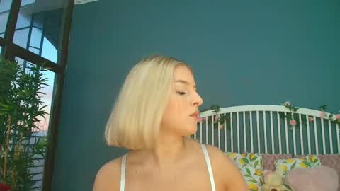 Snapshot of _parishill chatting on October 30, 5:09 am Alisa online show from October 30, 5:09 am