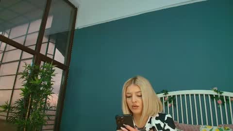 Snapshot of _parishill chatting on November 3, 5:09 am Alisa online show from November 3, 5:09 am