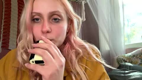 Snapshot of _peaceoutgirlscout_ chatting on October 8, 8:28 pm _peaceoutgirlscout_ online show from October 8, 8:28 pm