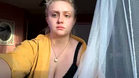 Snapshot of _peaceoutgirlscout_ chatting on November 4, 9:58 pm _peaceoutgirlscout_ online show from November 4, 9:58 pm