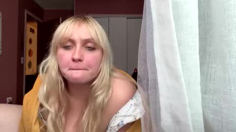 _peaceoutgirlscout_ online show from November 29, 9:40 pm