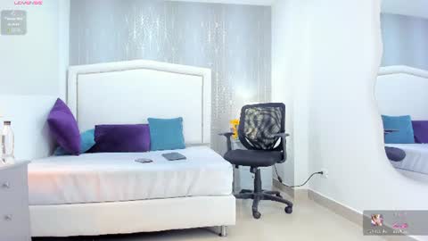 Snapshot of _peach1_ chatting on July 22, 1:58 pm peach1 online show from July 22, 1:58 pm