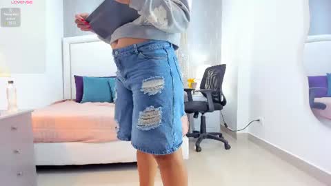 Snapshot of _peach1_ chatting on July 31, 11:42 am peach1 online show from July 31, 11:42 am