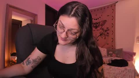 Snapshot of _peach__ chatting on May 14, 4:19 am violeta ig online show from May 14, 4:19 am