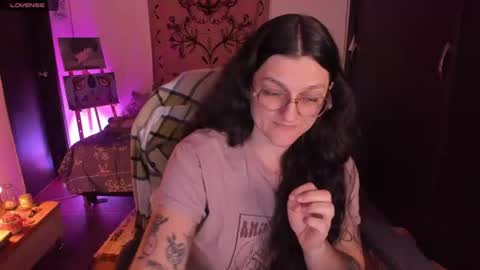 Snapshot of _peach__ chatting on June 14, 4:36 am violeta ig online show from June 14, 4:36 am