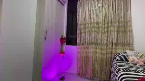 Snapshot of _peachyboy chatting on June 14, 3:30 am esteban online show from June 14, 3:30 am