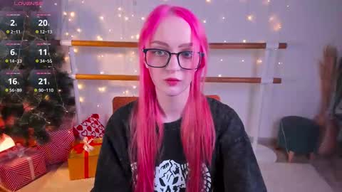 Snapshot of _pink_wassabi_ chatting on January 14, 10:58 pm Maisie online show from January 14, 10:58 pm