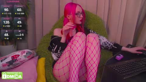 Snapshot of _pink_wassabi_ chatting on March 28, 2:27 pm Maisie online show from March 28, 2:27 pm