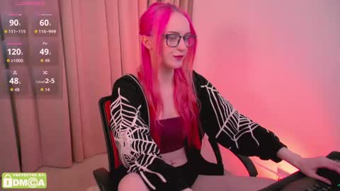 Snapshot of _pink_wassabi_ chatting on April 5, 5:26 am Maisie online show from April 5, 5:26 am
