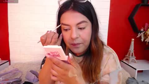 Laura online show from December 1, 6:35 pm