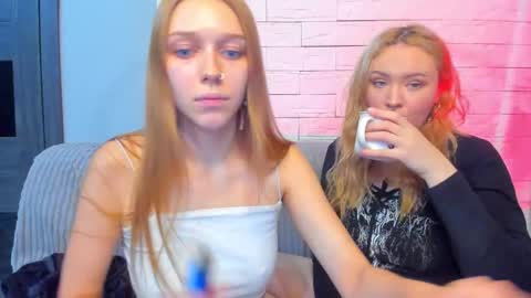 Snapshot of _prettybaby_ chatting on December 15, 6:34 pm _prettybaby_ online show from December 15, 6:34 pm