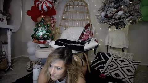 Lalalynn69 online show from December 19, 7:51 am