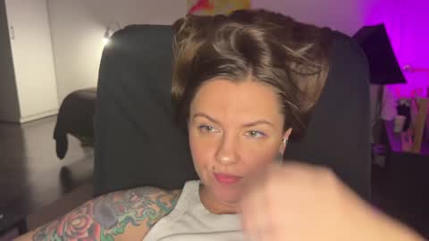  HADLY today day-off see u online 0112  online show from December 12, 5:59 pm