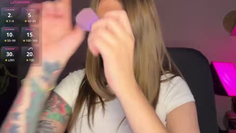  HADLY today day-off see u online 0112  online show from January 3, 3:44 pm