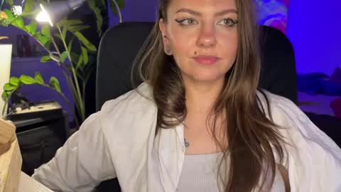  HADLY today day-off see u online 0112  online show from January 28, 8:58 pm