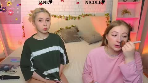 Merlizz Eva Jane Mila Nicole  left to right  online show from April 25, 8:06 pm