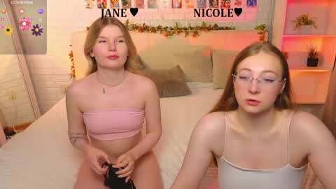 Snapshot of _ramune_ chatting on May 31, 7:59 pm Merlizz Eva Jane Mila Nicole left to right online show from May 31, 7:59 pm
