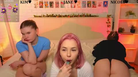 Snapshot of _ramune_ chatting on June 8, 1:28 am Merlizz Eva Jane Mila Nicole left to right online show from June 8, 1:28 am