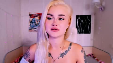 Snapshot of _ravena chatting on October 16, 9:43 am _ravena online show from October 16, 9:43 am