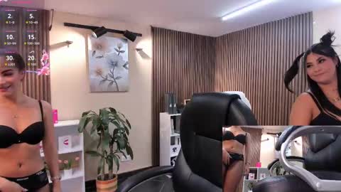 Snapshot of _redfoxxx_ chatting on November 1, 10:17 am You can tell me Mariana online show from November 1, 10:17 am