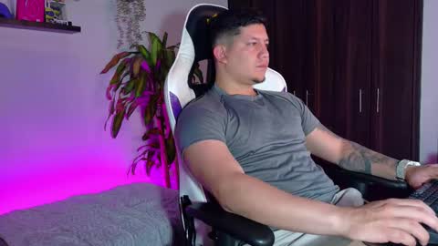 Snapshot of _robertobaggio chatting on January 12, 5:23 am Roberto online show from January 12, 5:23 am