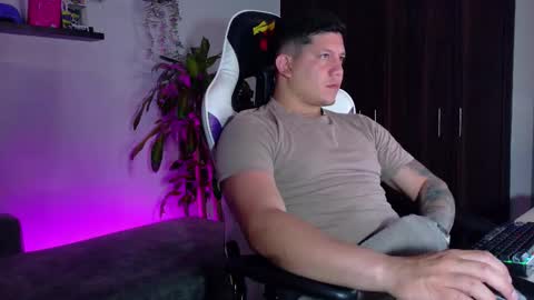 Snapshot of _robertobaggio chatting on February 1, 6:34 am Roberto online show from February 1, 6:34 am