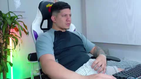 Snapshot of _robertobaggio chatting on February 7, 6:50 am Roberto online show from February 7, 6:50 am