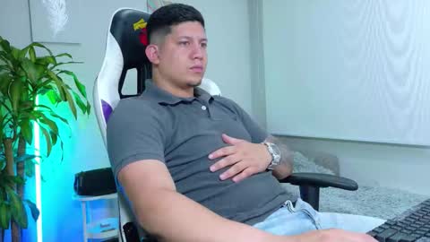 Snapshot of _robertobaggio chatting on February 8, 5:55 am Roberto online show from February 8, 5:55 am