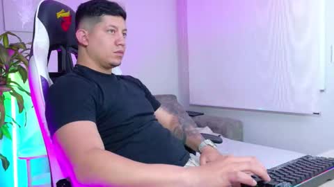 Snapshot of _robertobaggio chatting on February 16, 12:23 pm Roberto online show from February 16, 12:23 pm