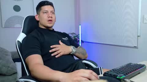 Snapshot of _robertobaggio chatting on February 21, 9:21 am Roberto online show from February 21, 9:21 am